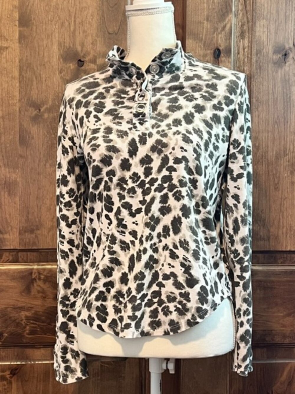 Chaser Ribbed Mock Neck Animal Print Top Gray White Button Cuff Small
